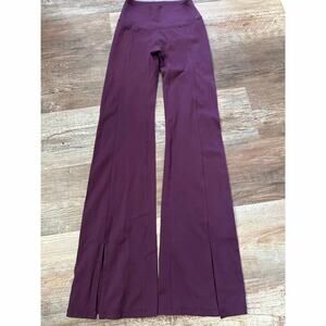 PARAGON FORMLUX™ GFlared Leggings in plum size Small